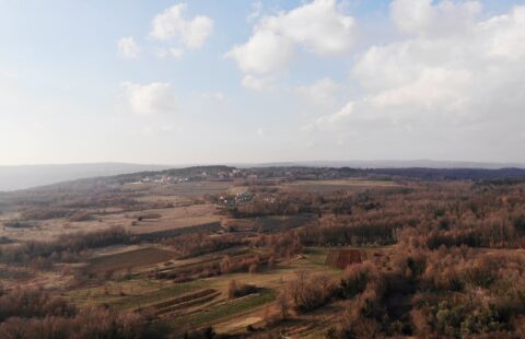 Baugrundstück in einem ruhigen Dorf in der Nähe von Labin