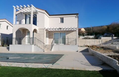 Ferienhaus mit Pool in ruhiger Umgebung