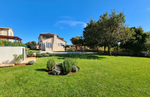 Stone villa with pool and spacious surroundings