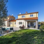 DOUBLE HOUSE WITH SWIMMING POOL AND SPACIOUS GARDEN